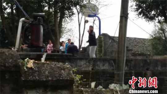 ��Ҧ��12��V����С�ώ�����o�W(xu��)����ʾͶ�@���D��