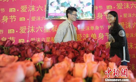 ���������õ�廨�� (t��ng)���к��ı�����Ů���@�þo����