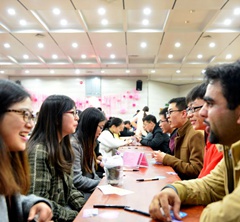 �Ϸʸ�У5000��W�����w���H����У�@���