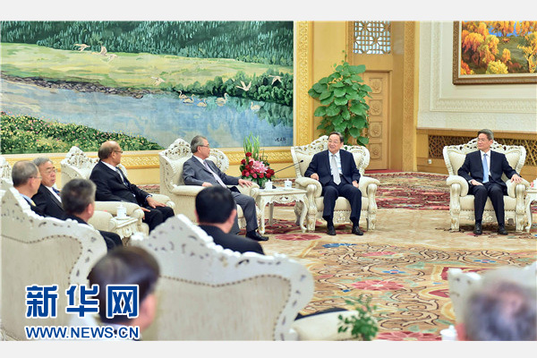 8��18��,�й��������ξֳ�ί��ȫ�����f��ϯ�����ڱ�����Ҋ�_�����I������ꑽ��Q����Fһ����