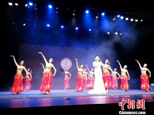 “八桂鄉(xiāng)音”唱響臺(tái)北展?jié)庥魪V西風(fēng)情(圖)