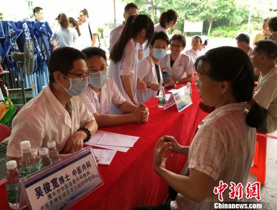 在穗醫(yī)科臺(tái)灣大學(xué)生11年來第10次為南沙民眾義診