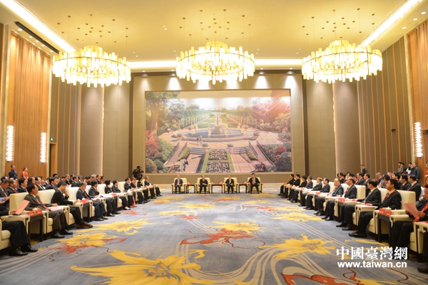 江西省委書記鹿心社、省長劉奇會見參加2016贛臺(南昌)經貿文化合作交流大會的臺灣重要嘉賓