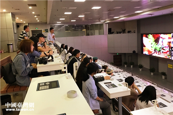 �ɰ���У�����ڶ��ϻ�����ӽ����������uһ�d�w��r�����u����