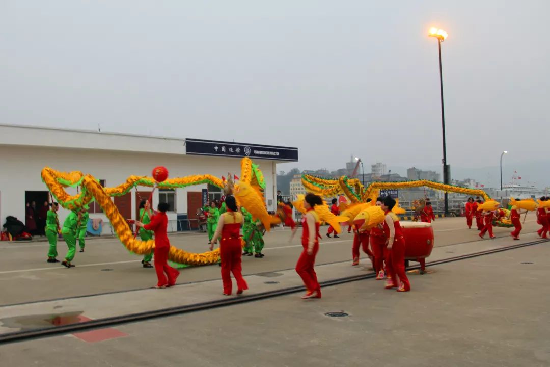 “一衣帶水難卻情·同舟共渡圓新春” ——浙江玉環舉行“送臺灣同胞回家過大年”活動 “一衣帶水難卻情·同舟共渡圓新春” ——浙江玉環舉行“送臺灣同胞回家過大年”活動