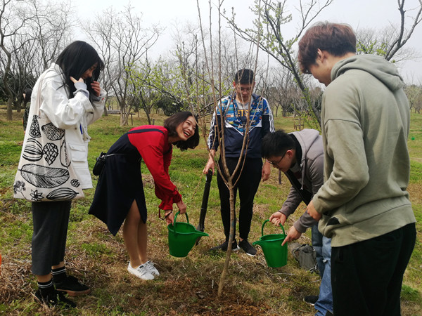 ֲ��F����