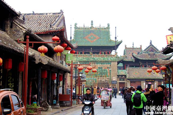 訪古鎮(zhèn)拜關公 兩岸同胞文相通血相連 訪古鎮(zhèn)拜關公 兩岸同胞文相通血相連