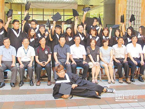 臺生教授出走大陸尋獲新天地 蔡當局執政下的臺灣高教奄奄一息 臺生教授出走大陸尋獲新天地 蔡當局執政下的臺灣高教奄奄一息