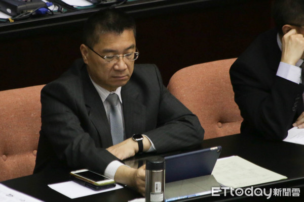 每月工作336小時(shí)積假出境游? 網(wǎng)友酸:22k能去哪 醫(yī)院or太平間? 每月工作336小時(shí)積假出境游? 網(wǎng)友酸:22k能去哪 醫(yī)院or太平間?