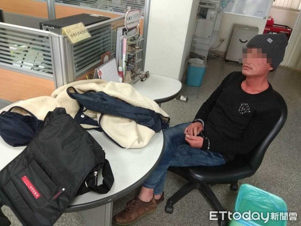 王姓犯罪嫌疑人只想再看一眼那名女警,稱有戀愛的感覺。(圖片來源:《東森新聞云》) 王姓犯罪嫌疑人只想再看一眼那名女警,稱有戀愛的感覺。(圖片來源:《東森新聞云》)