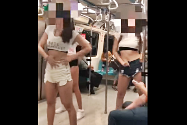 三名少女捷運車廂熱舞 乘客抱怨:擾民 三名少女捷運車廂熱舞 乘客抱怨:擾民