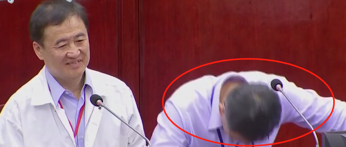 只因跟蔡英文“沾親帶故” 年薪250萬超級實習生柯文哲也不敢動 只因跟蔡英文“沾親帶故” 年薪250萬超級實習生柯文哲也不敢動