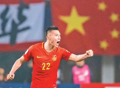 3月23日,中國隊(duì)球員于大寶慶祝進(jìn)球。