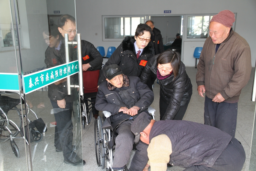 江蘇檢驗檢疫系統的志愿者到麻風村服務 江蘇檢驗檢疫系統的志愿者到麻風村服務