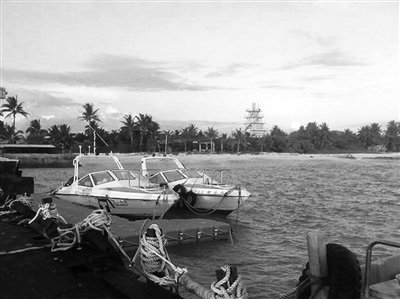 目前的太平島碼頭只能停泊小型艦艇 目前的太平島碼頭只能停泊小型艦艇