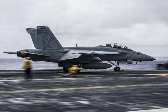һ��F/A-18F�������S��ʂ����w