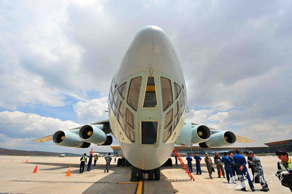 空軍持續(xù)投入伊爾-76運(yùn)輸機(jī)支援尼泊爾抗震救災(zāi)