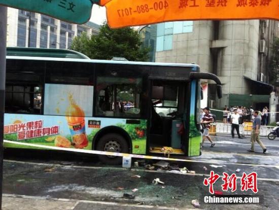 7��5��17�r15�����㽭���ݵ�һ�v7·����܇������߅��һ��؛��˾�T�ڰl��ȼ����