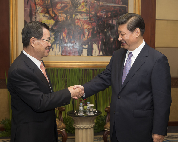 2013年10月6日,中共中央總書記習近平在印度尼西亞巴厘島會見臺灣兩岸共同市場基金會榮譽董事長蕭萬長一行。攝影:新華社記者 蘭紅光 2013年10月6日,中共中央總書記習近平在印度尼西亞巴厘島會見臺灣兩岸共同市場基金會榮譽董事長蕭萬長一行。攝影:新華社記者 蘭紅光