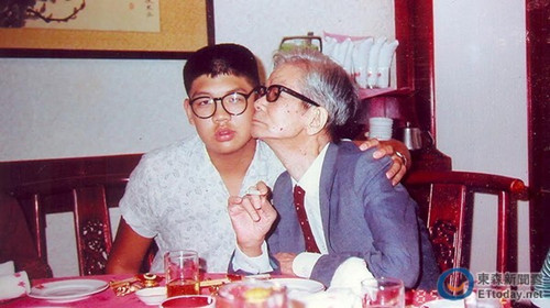 連勝文首度公開與爺爺貼臉照:我肉多貼起來舒服