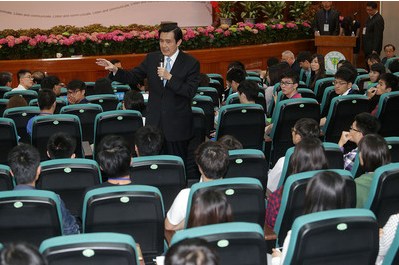 �RӢ�ž�6���꣬20�����_���Ї��tˎ��W�e��ӛ�ߕ���У�@��Մ�����RӢ����һ푑��W���ᆖ�� �DƬ��Դ���_���������硱