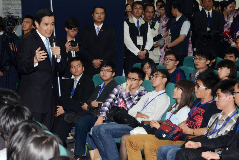 臺灣地區領導人馬英九與學生校園座談 臺灣地區領導人馬英九與學生校園座談
