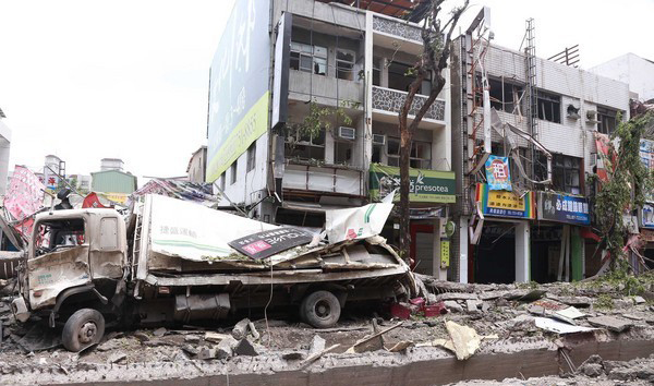 ���ۚⱬ��(z��i)�^(q��)����·һƬ�ǽ�