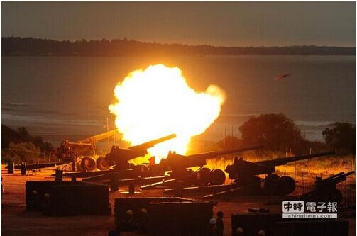 金門火炮操演對(duì)海射擊 金門火炮操演對(duì)海射擊