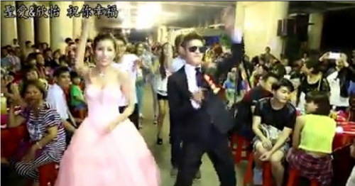 臺動感新人跳婚禮進場舞 網(wǎng)友:婚禮也要這么辦 臺動感新人跳婚禮進場舞 網(wǎng)友:婚禮也要這么辦
