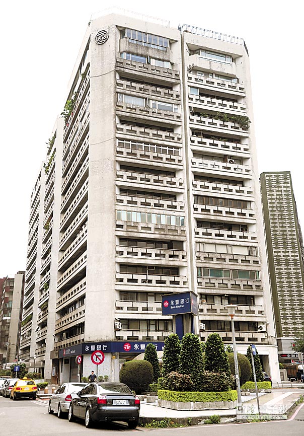 連勝文搬回一品大廈,與父母同住 連勝文搬回一品大廈,與父母同住