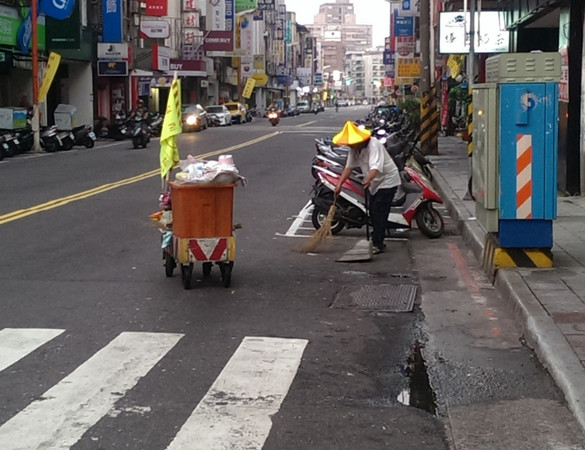 �B�������������� Ҫ���坍�T��н2000