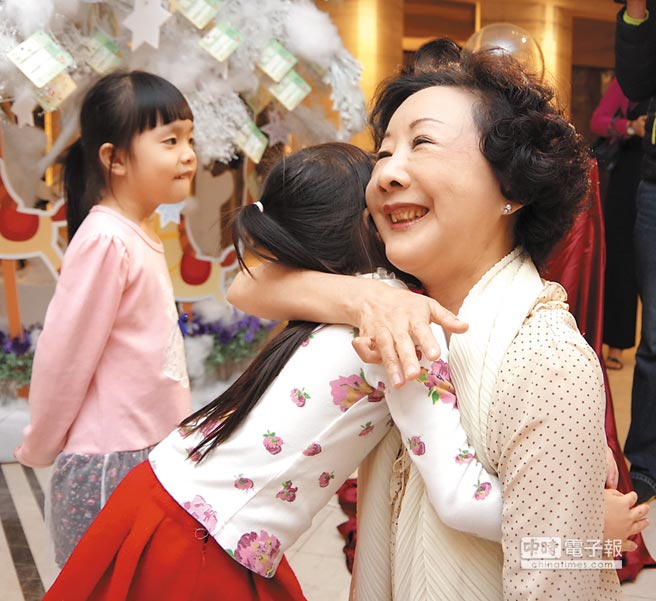 ��15�á���ʹ�䡱�c��A������_�ܣ��_�����L�����ە��̖�ٴ��׃��Ү�Q�Ϲ�������С���шA����СŮ���o�ە��һ���۵ı��������x�ە���������Ҫ1�в�ɫ��ϵ���Ը�����DƬ��Դ���_���Еr��ӈ�