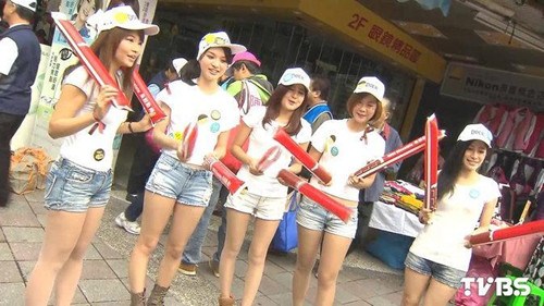 ����������С���¡������Ů����������Ʊ���D��