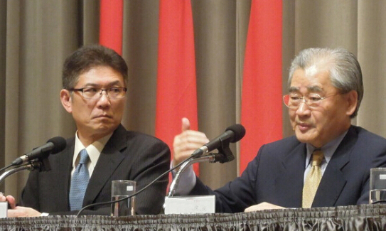 毛治國(右)召開首次臨時“院會”后記者會。(圖片來源:臺灣“東森新聞云”) 毛治國(右)召開首次臨時“院會”后記者會。(圖片來源:臺灣“東森新聞云”)