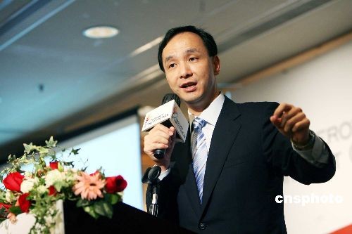 朱立倫宣布參選國民黨主席 數(shù)千網(wǎng)友為其加油(圖) 朱立倫宣布參選國民黨主席 數(shù)千網(wǎng)友為其加油(圖)