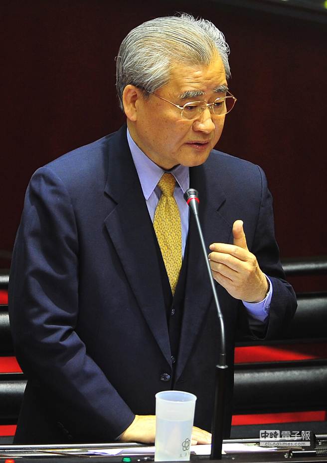 臺當局“行政院長”毛治國在“行政院會”中用毛語錄勉團隊。(圖片來源:臺灣中時電子報) 臺當局“行政院長”毛治國在“行政院會”中用毛語錄勉團隊。(圖片來源:臺灣中時電子報)