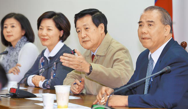 國民黨團決議成立“修憲委員會” 國民黨團決議成立“修憲委員會”