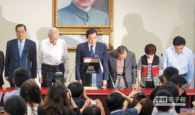 11��29���������h���ź�һ���x�e�󔡣������h��ϯ�RӢ�����h���ߌӳ������x��Ϲ���Ǹ