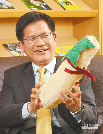 民進黨籍臺中市長當選人林佳龍:想和天津做姐妹市(圖) 民進黨籍臺中市長當選人林佳龍:想和天津做姐妹市(圖)