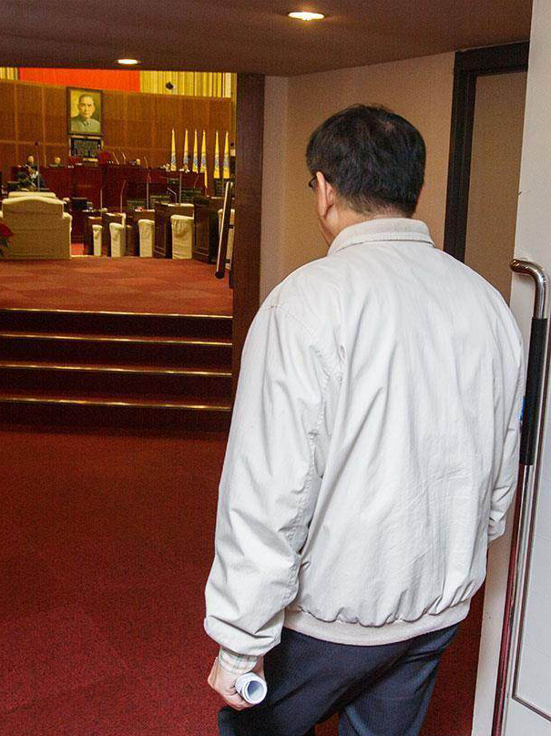 臺北市長柯文哲(見圖)26日率市府首長赴臺北市議會參加第12屆成立大會,并首次與市議員們見面 臺北市長柯文哲(見圖)26日率市府首長赴臺北市議會參加第12屆成立大會,并首次與市議員們見面