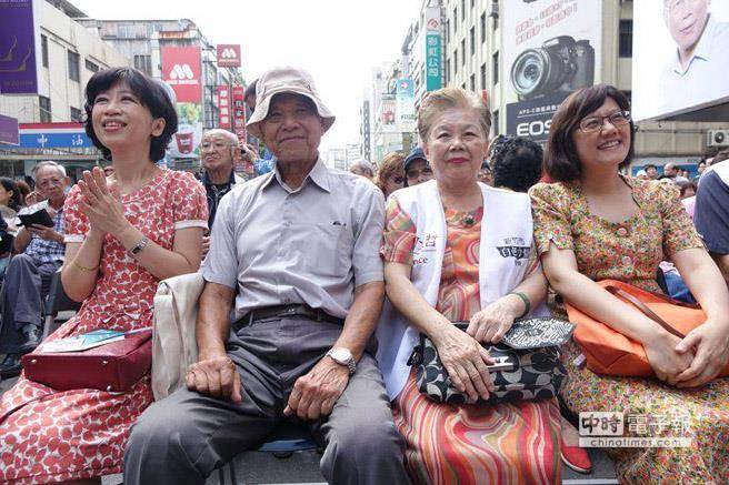 柯文哲妻子結婚紀念日發文 感慨遭"國稅局"查稅風波 柯文哲妻子結婚紀念日發文 感慨遭"國稅局"查稅風波