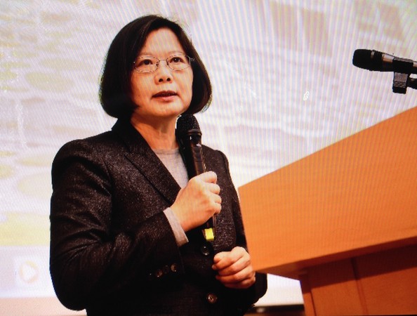 ��Ӣ�������M�h2015�ꡰ�����΄ա� ��2016��ů�����D��