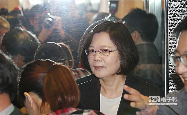 �ˮ��ǰ֮�������13����ʽ�������x����ί�������M�h��ϯ��Ӣ��14�������ʾ�����M�h���г��x�C�ƣ�һ�ж����ՙC���M�����h�����خ�������Ը�c�����ěQ�����κ��������h�ȳ��x�ĺ��C�������X���Ǻ��¡�