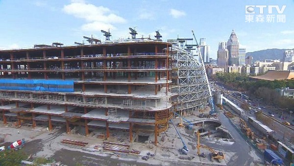 柯文哲日前表示,大巨蛋安檢如未通過,臺北市府不排除會和遠雄解約并“拆蛋”。(圖片來源:臺灣東森新聞) 柯文哲日前表示,大巨蛋安檢如未通過,臺北市府不排除會和遠雄解約并“拆蛋”。(圖片來源:臺灣東森新聞)