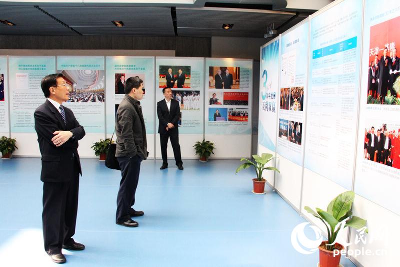 "�ɰ���ƽ�lչ��ͬԸ��"�l��ʮ����DƬչ���Ͼ��_չ