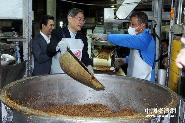 國臺辦主任張志軍參觀金門高粱酒廠 國臺辦主任張志軍參觀金門高粱酒廠