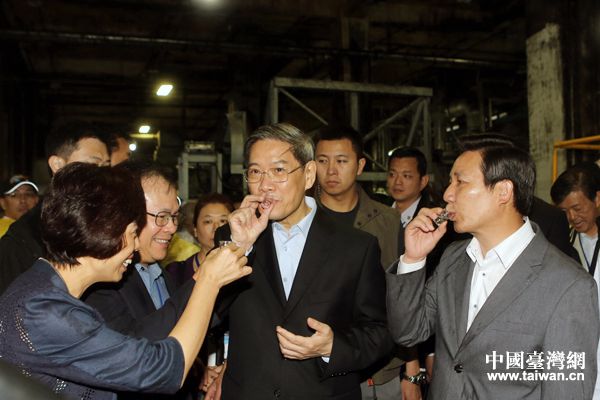 國臺辦主任張志軍參觀金門高粱酒廠 國臺辦主任張志軍參觀金門高粱酒廠