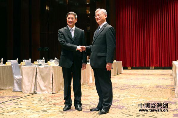 5月23日下午,張志軍與夏立言在金門舉行兩岸事務(wù)主管部門負(fù)責(zé)人第三次會(huì)面 5月23日下午,張志軍與夏立言在金門舉行兩岸事務(wù)主管部門負(fù)責(zé)人第三次會(huì)面