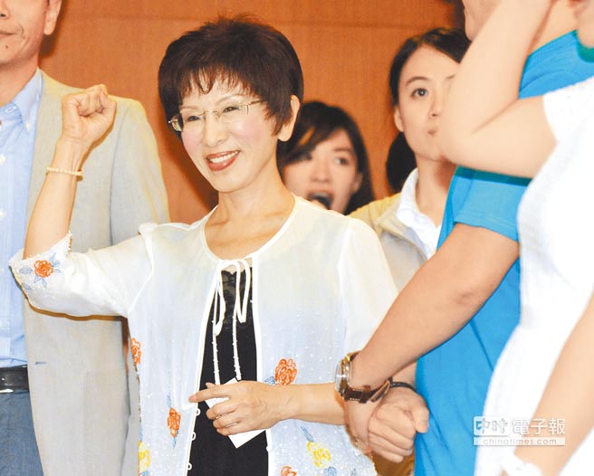 洪秀柱回應(yīng)藍(lán)營“出走潮”:放心,慢慢看吧 洪秀柱回應(yīng)藍(lán)營“出走潮”:放心,慢慢看吧