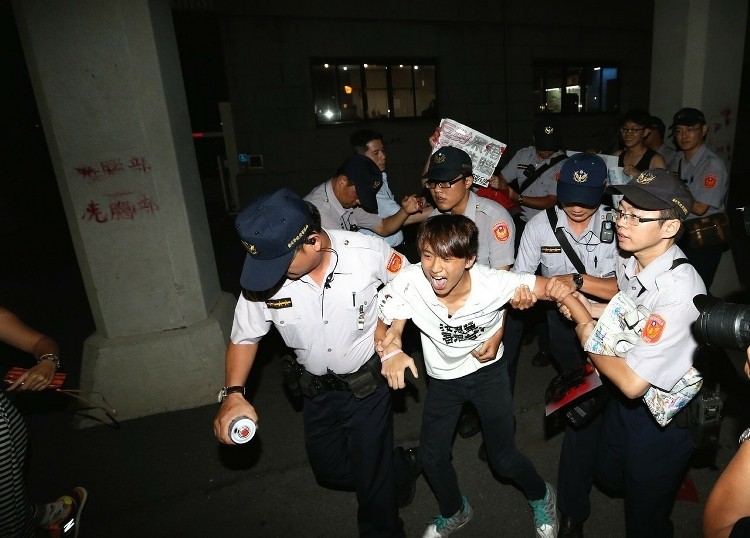 ��ʮ���W(xu��)�����g�����M(j��n)�롰�����������ډ��χ��������_(d��)���n�V΢�{(di��o)���M������W(xu��)���S������������